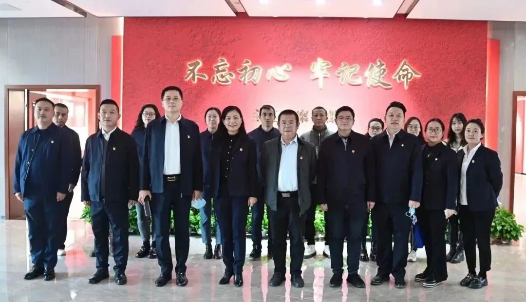 觀展銘初心，干事有作為——綿陽公交集團(tuán)基層黨組織聯(lián)合開展主題黨日活動(圖1)