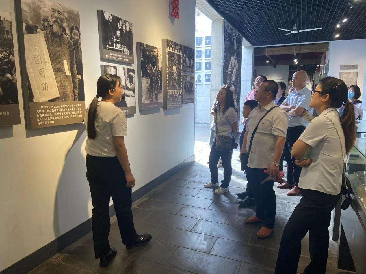 綿州通黨支部、空港巴士黨支部、公交駕校黨支部、川渝石化黨支部聯(lián)合開(kāi)展“弘揚(yáng)抗戰(zhàn)精神，傳承民族文化”主題黨建活動(dòng)(圖2)